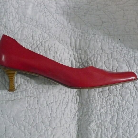 Stylish Red Heels by Unknown Brand - Picture 5 of 8